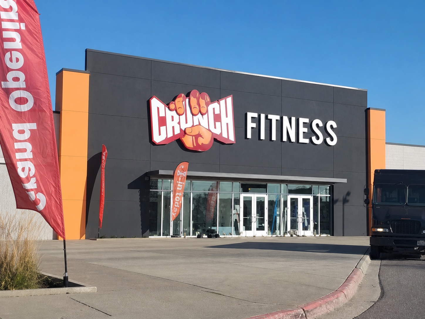 Crunch Fitness club exterior